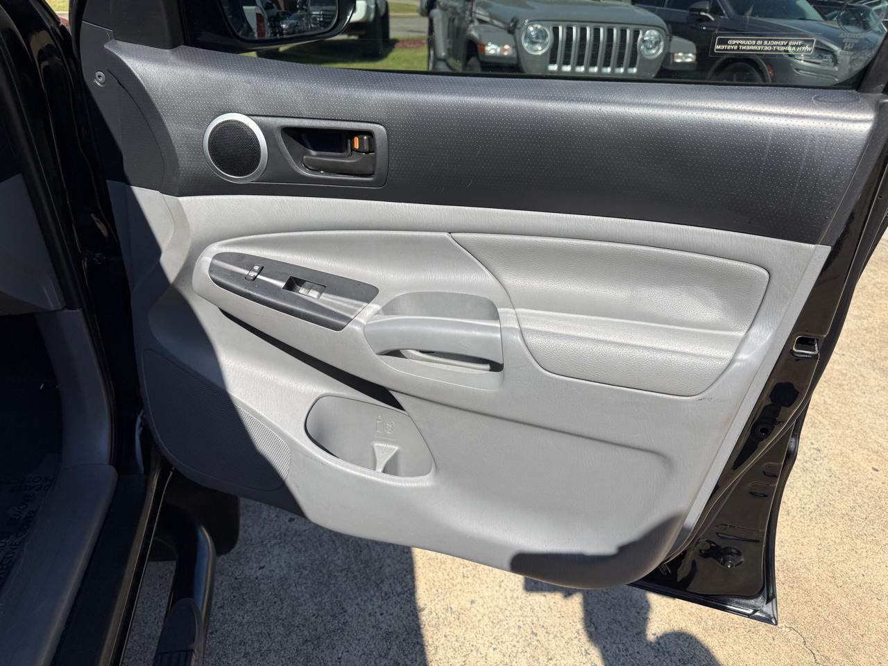 Toyota Tacoma PreRunner Double Cab Auto 2WD 2012