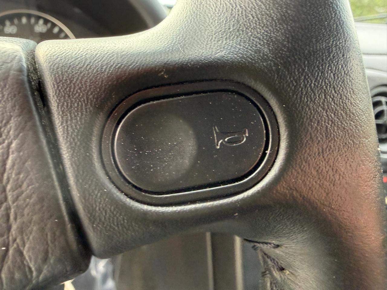 Mazda MX-5 Miata Base 1992