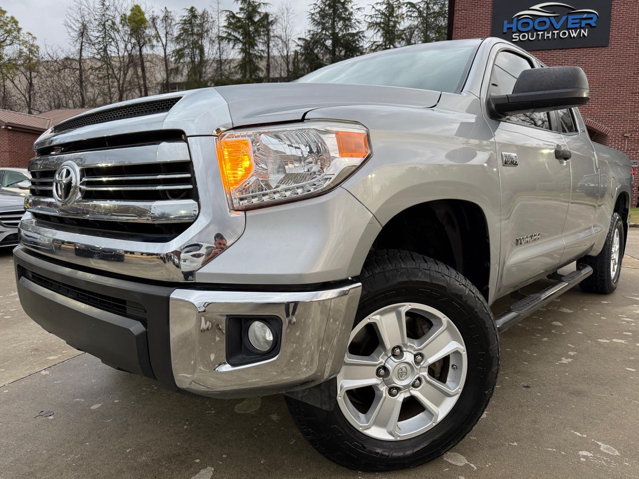 Toyota Tundra SR5 5.7L FFV V8 Double Cab 2WD 2017