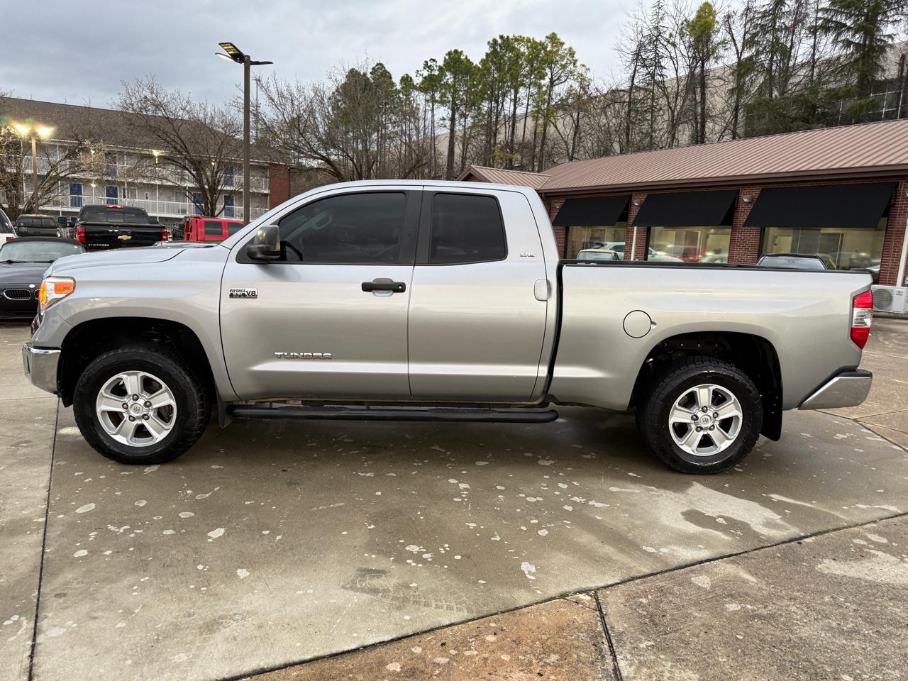 Toyota Tundra SR5 5.7L FFV V8 Double Cab 2WD 2017