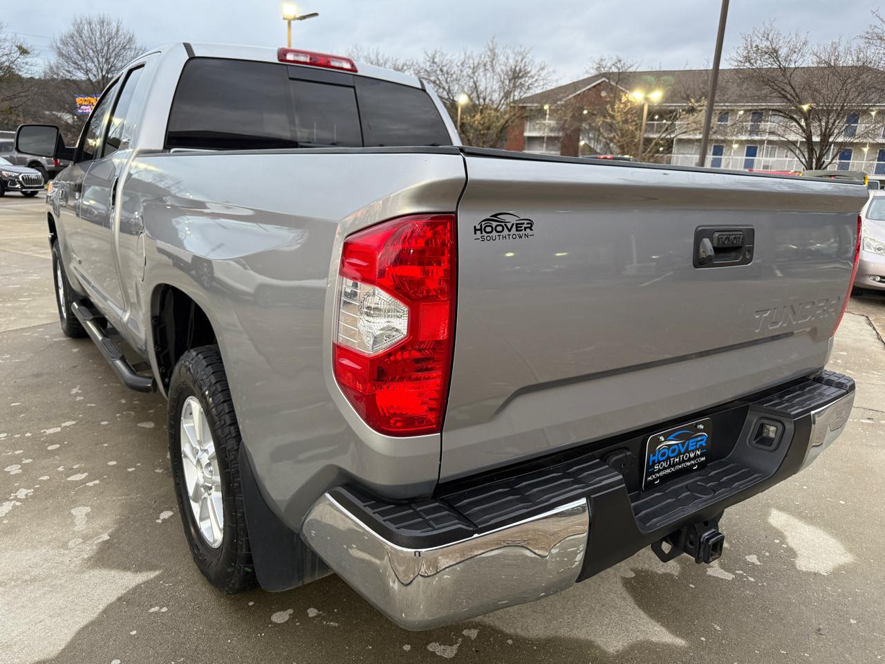 Toyota Tundra SR5 5.7L FFV V8 Double Cab 2WD 2017