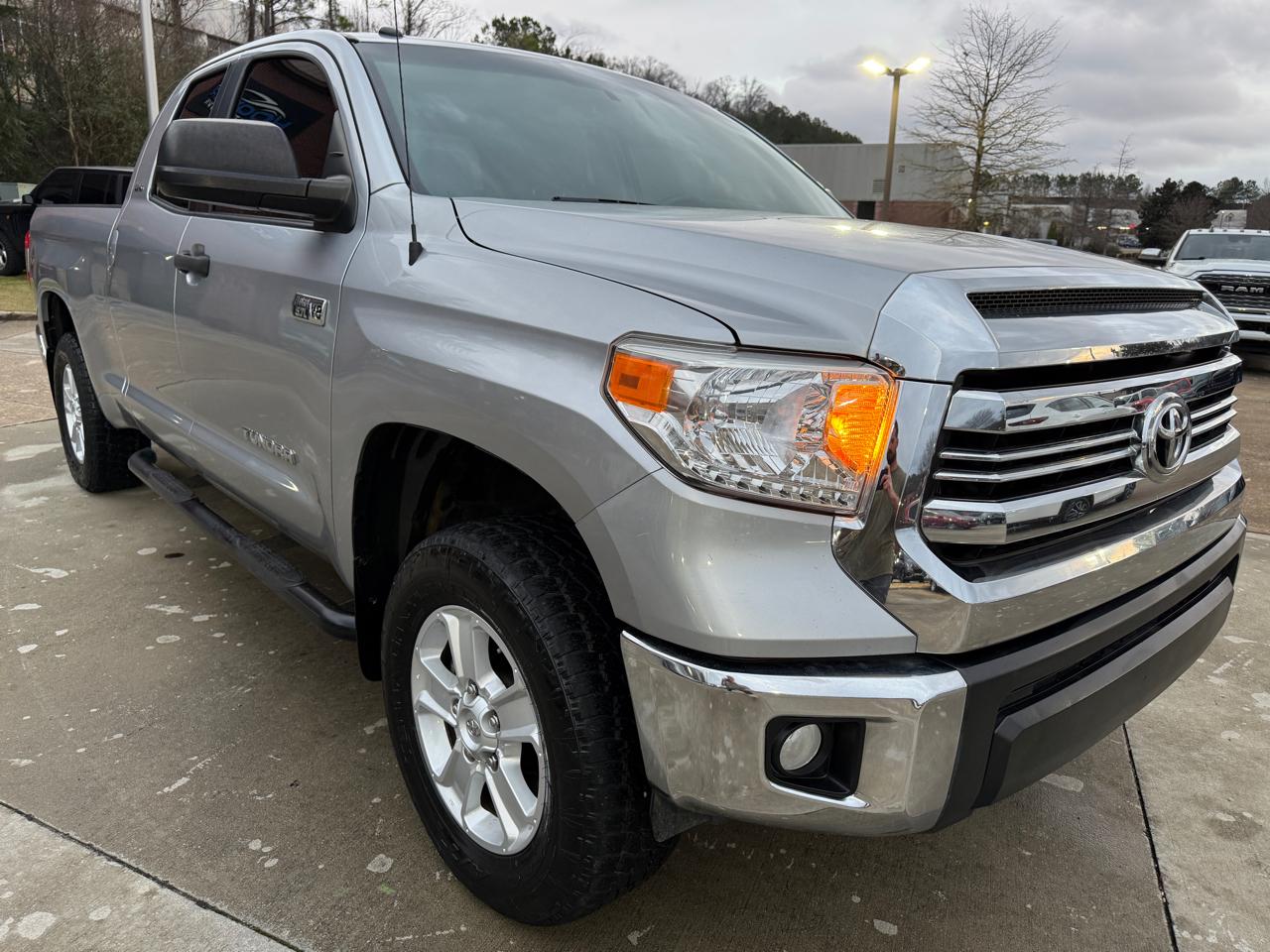 Toyota Tundra SR5 5.7L FFV V8 Double Cab 2WD 2017