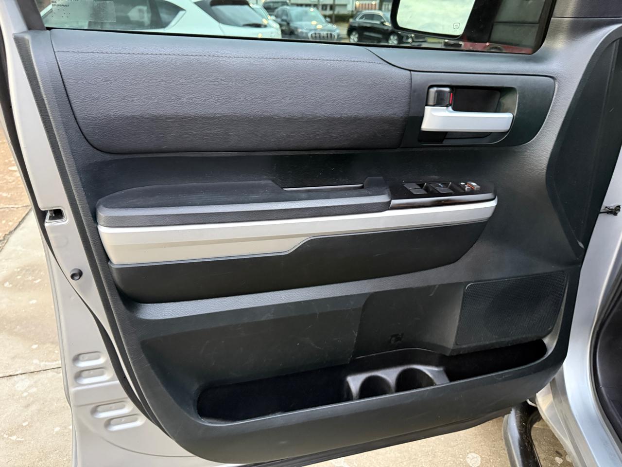 Toyota Tundra SR5 5.7L FFV V8 Double Cab 2WD 2017