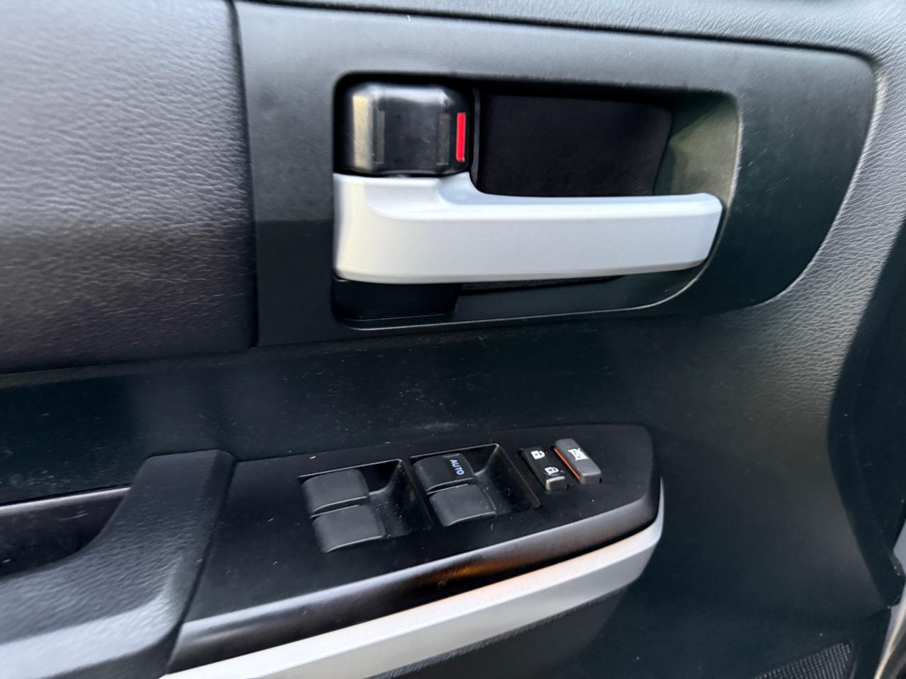 Toyota Tundra SR5 5.7L FFV V8 Double Cab 2WD 2017