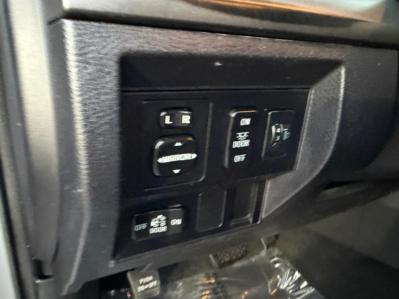 Toyota Tundra SR5 5.7L FFV V8 Double Cab 2WD 2017