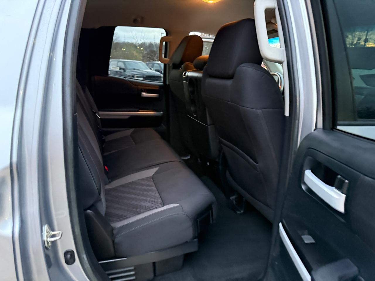 Toyota Tundra SR5 5.7L FFV V8 Double Cab 2WD 2017