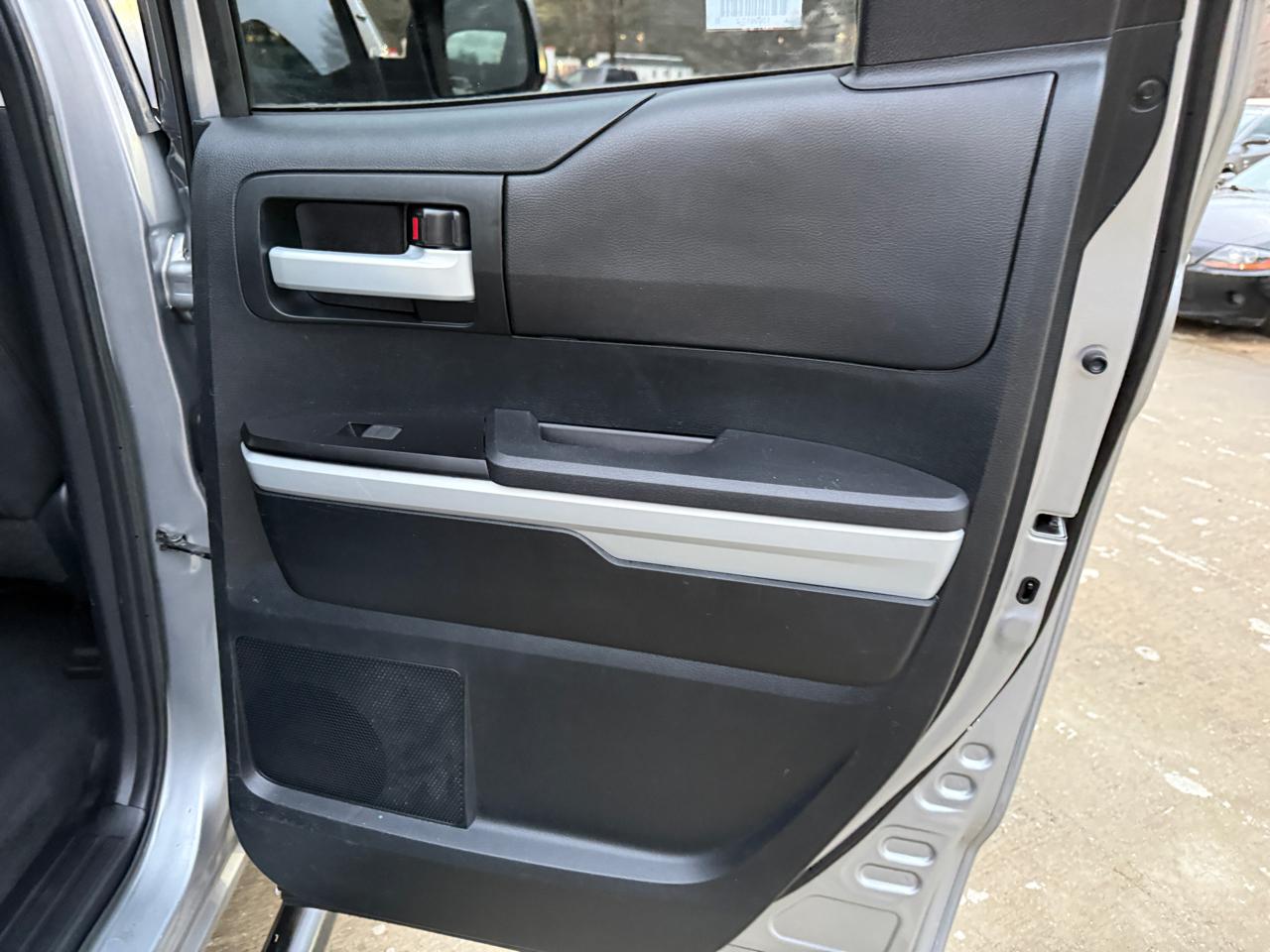 Toyota Tundra SR5 5.7L FFV V8 Double Cab 2WD 2017