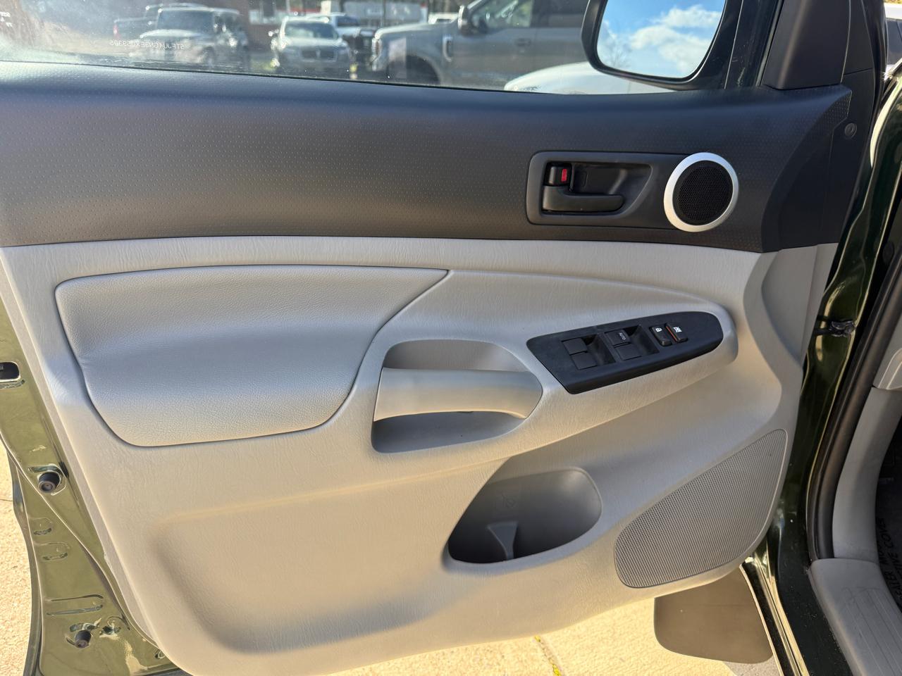 Toyota Tacoma PreRunner Double Cab V6 5AT 2WD 2014