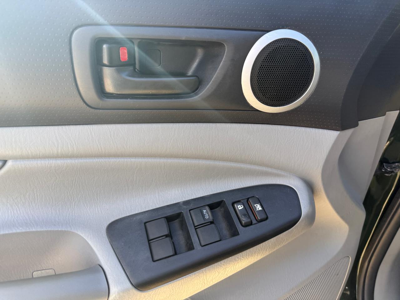 Toyota Tacoma PreRunner Double Cab V6 5AT 2WD 2014