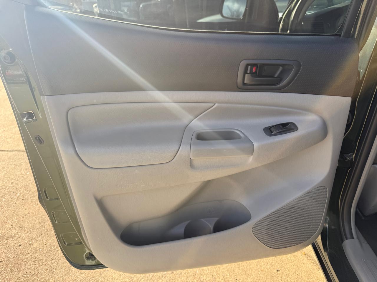 Toyota Tacoma PreRunner Double Cab V6 5AT 2WD 2014