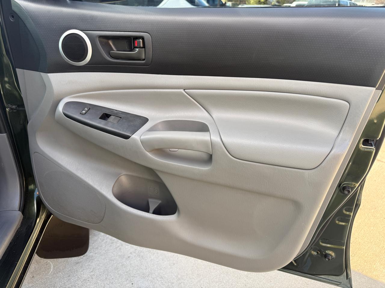 Toyota Tacoma PreRunner Double Cab V6 5AT 2WD 2014