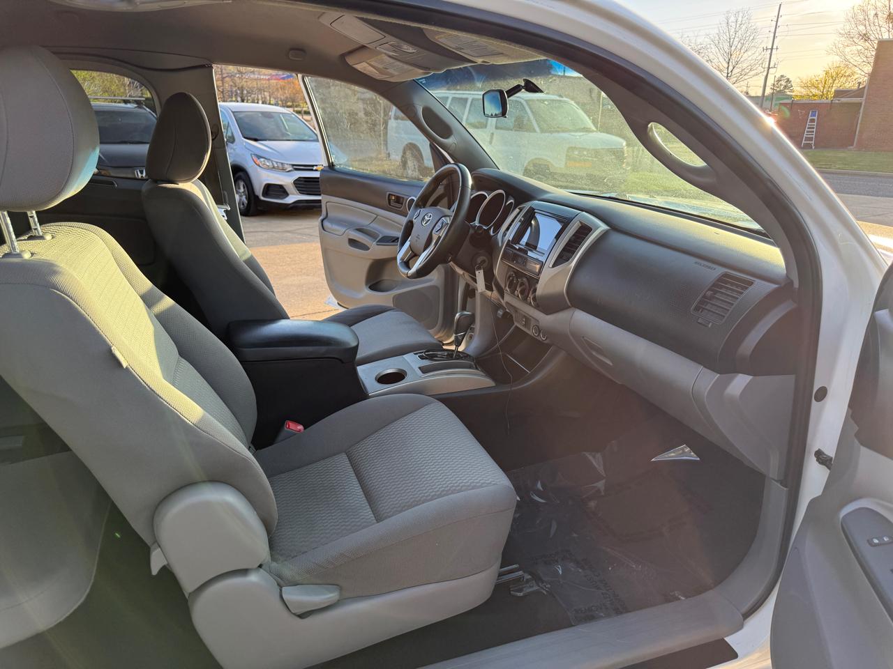 Toyota Tacoma Access Cab I4 4AT 2WD 2014