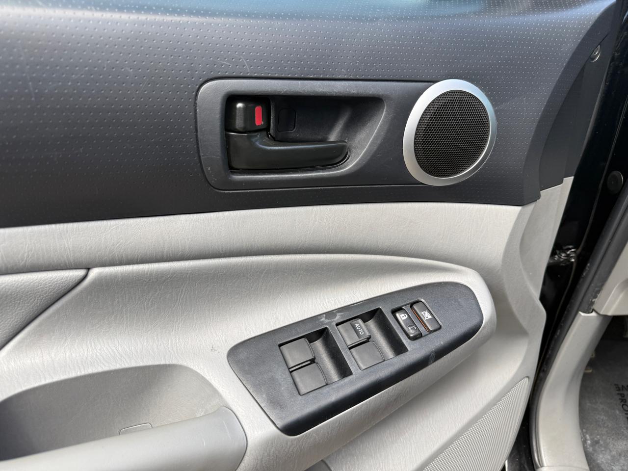 Toyota Tacoma PreRunner Double Cab I4 4AT 2WD 2015