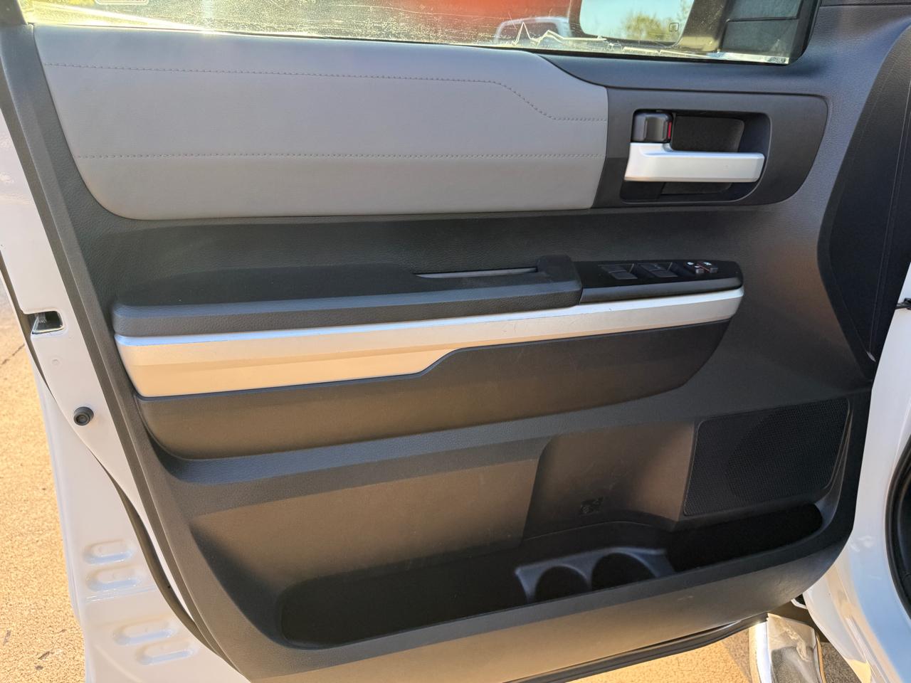 Toyota Tundra Limited 5.7L FFV CrewMax 4WD 2015