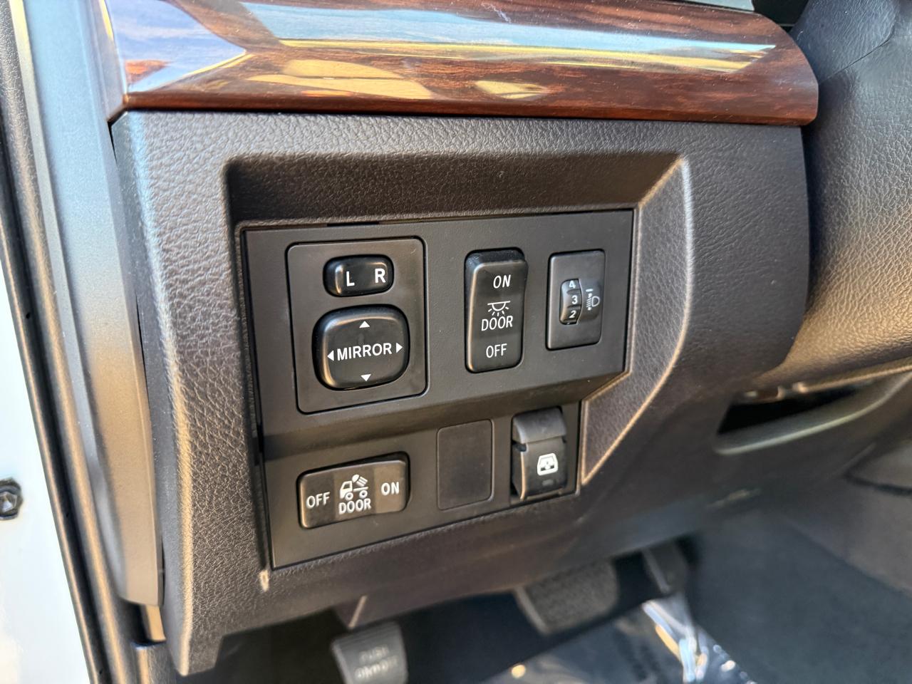 Toyota Tundra Limited 5.7L FFV CrewMax 4WD 2015