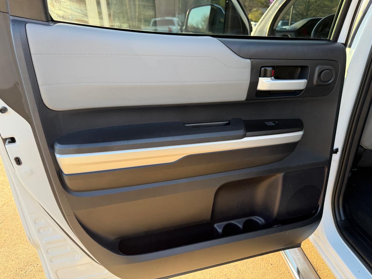 Toyota Tundra Limited 5.7L FFV CrewMax 4WD 2015