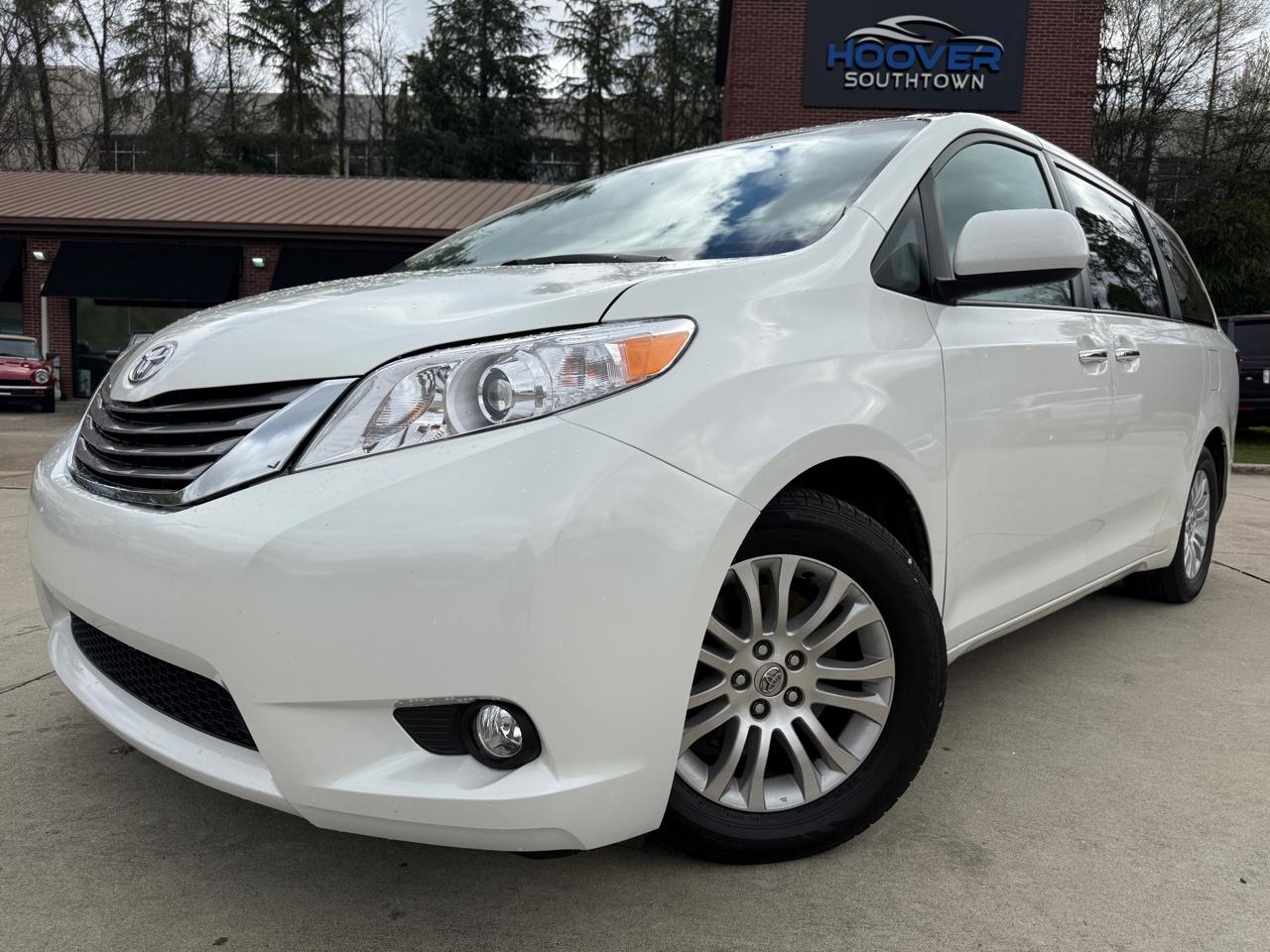 Toyota Sienna XLE FWD 8-Passenger V6 2016
