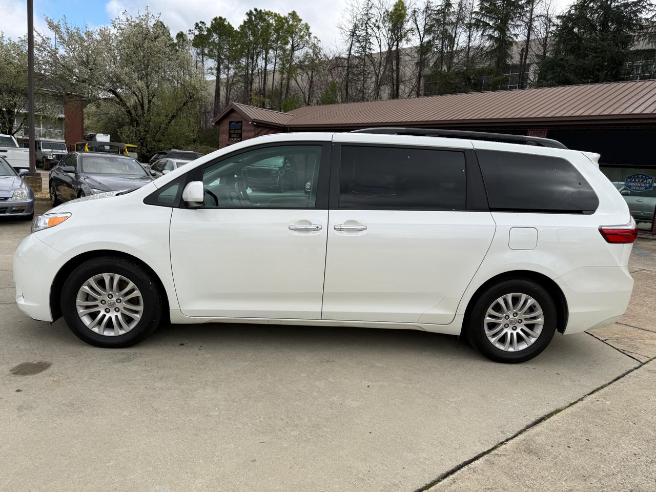 Toyota Sienna XLE FWD 8-Passenger V6 2016