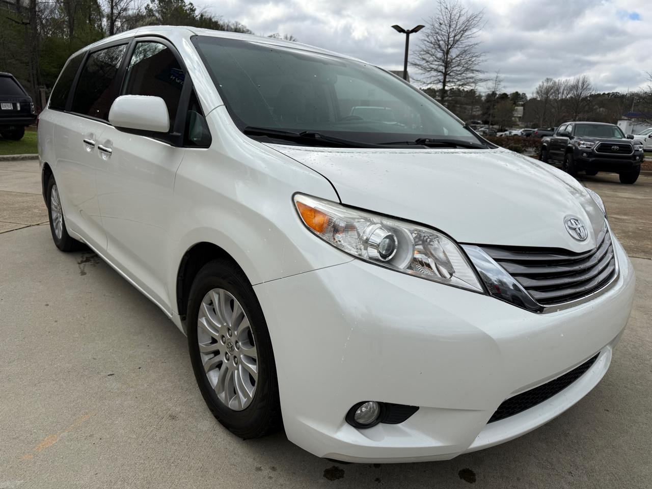 Toyota Sienna XLE FWD 8-Passenger V6 2016