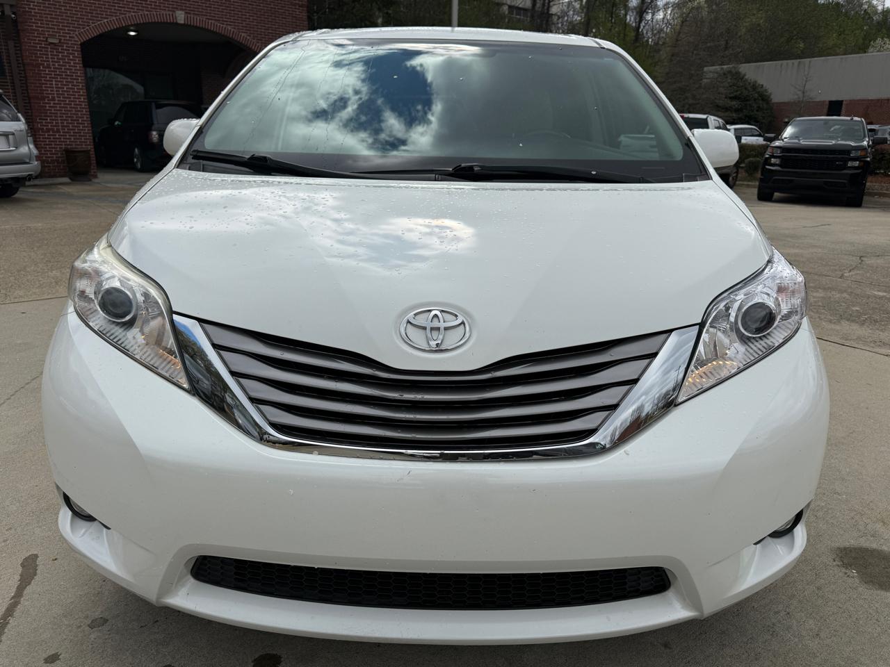 Toyota Sienna XLE FWD 8-Passenger V6 2016