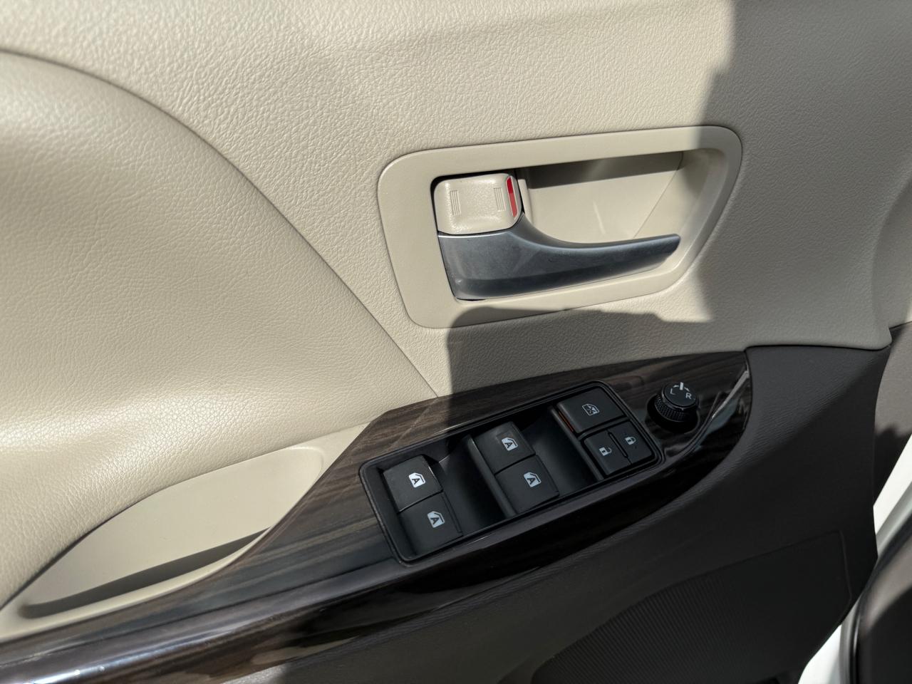 Toyota Sienna XLE FWD 8-Passenger V6 2016