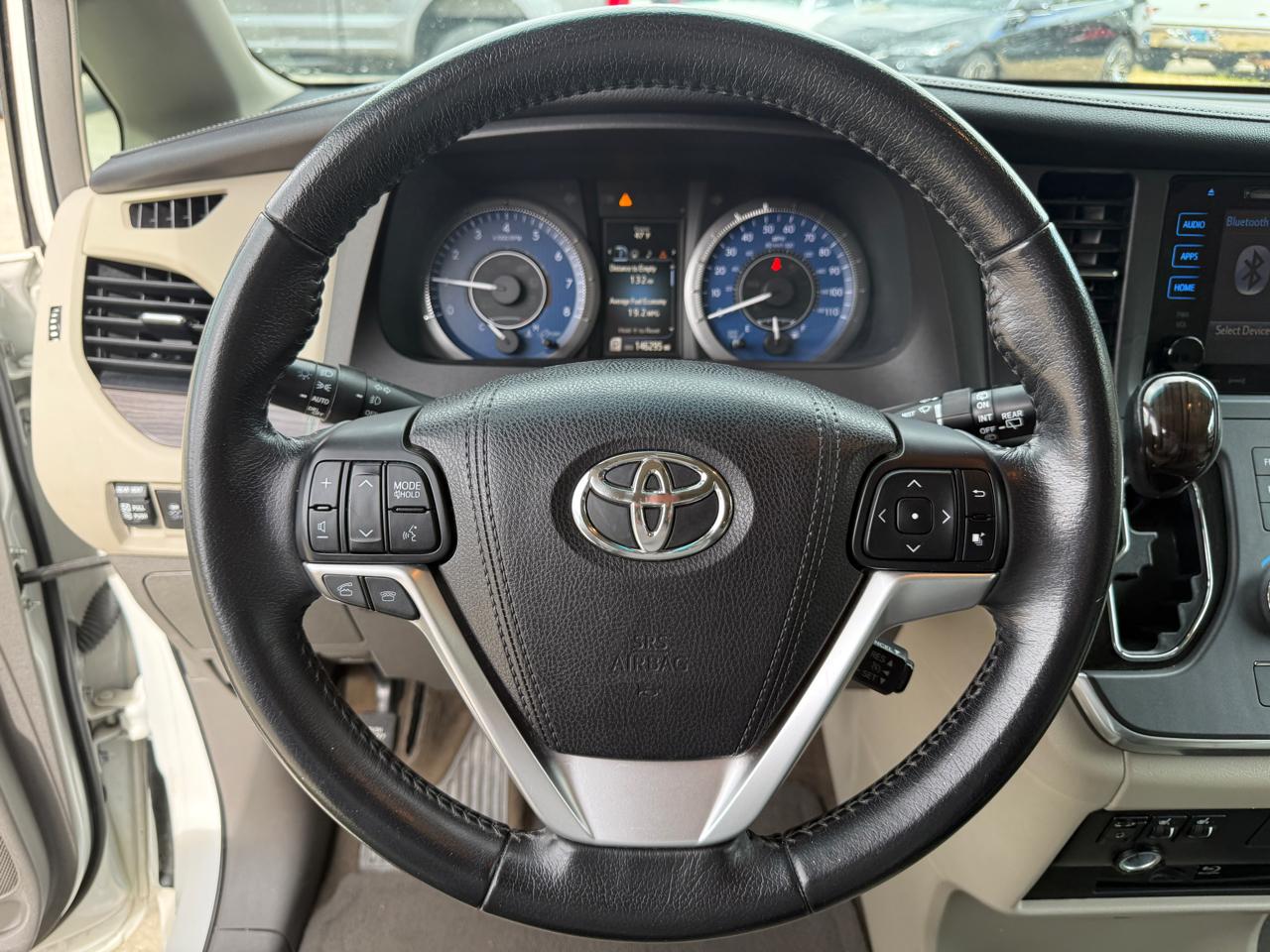 Toyota Sienna XLE FWD 8-Passenger V6 2016