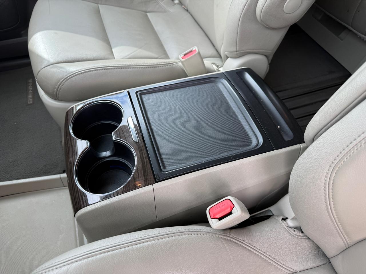 Toyota Sienna XLE FWD 8-Passenger V6 2016