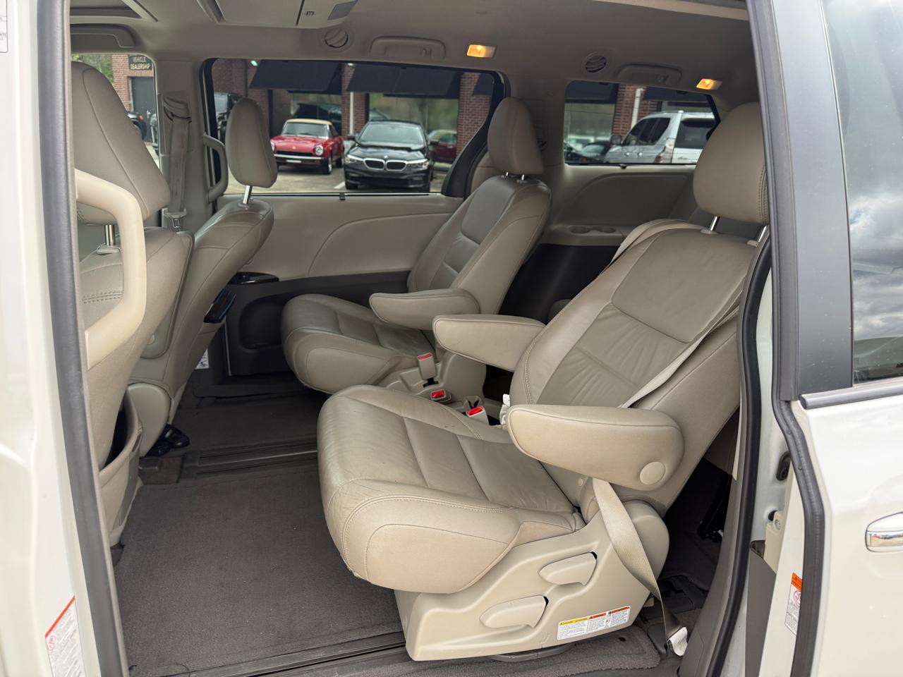 Toyota Sienna XLE FWD 8-Passenger V6 2016