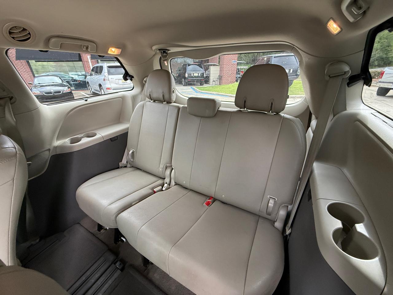 Toyota Sienna XLE FWD 8-Passenger V6 2016