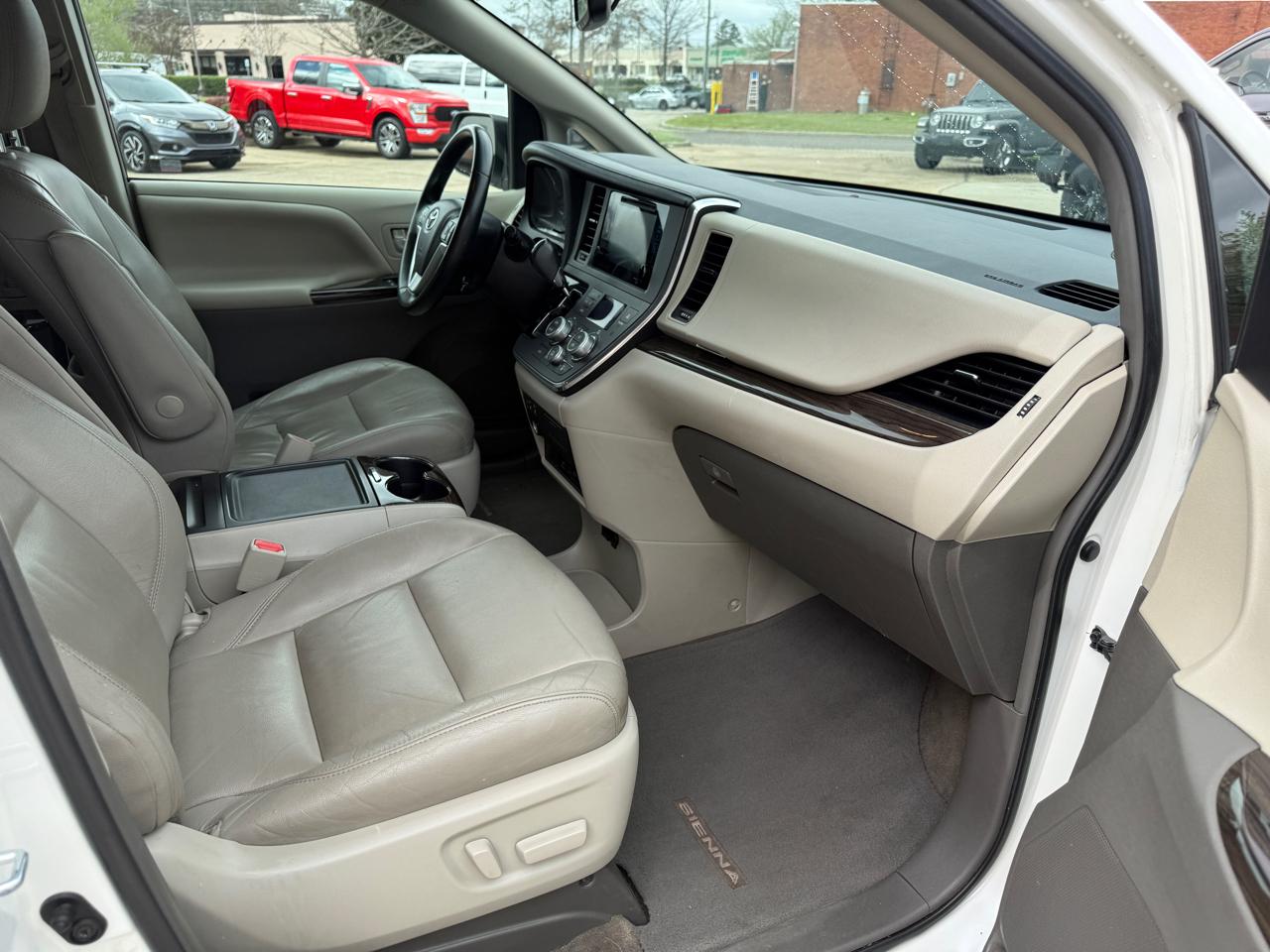 Toyota Sienna XLE FWD 8-Passenger V6 2016