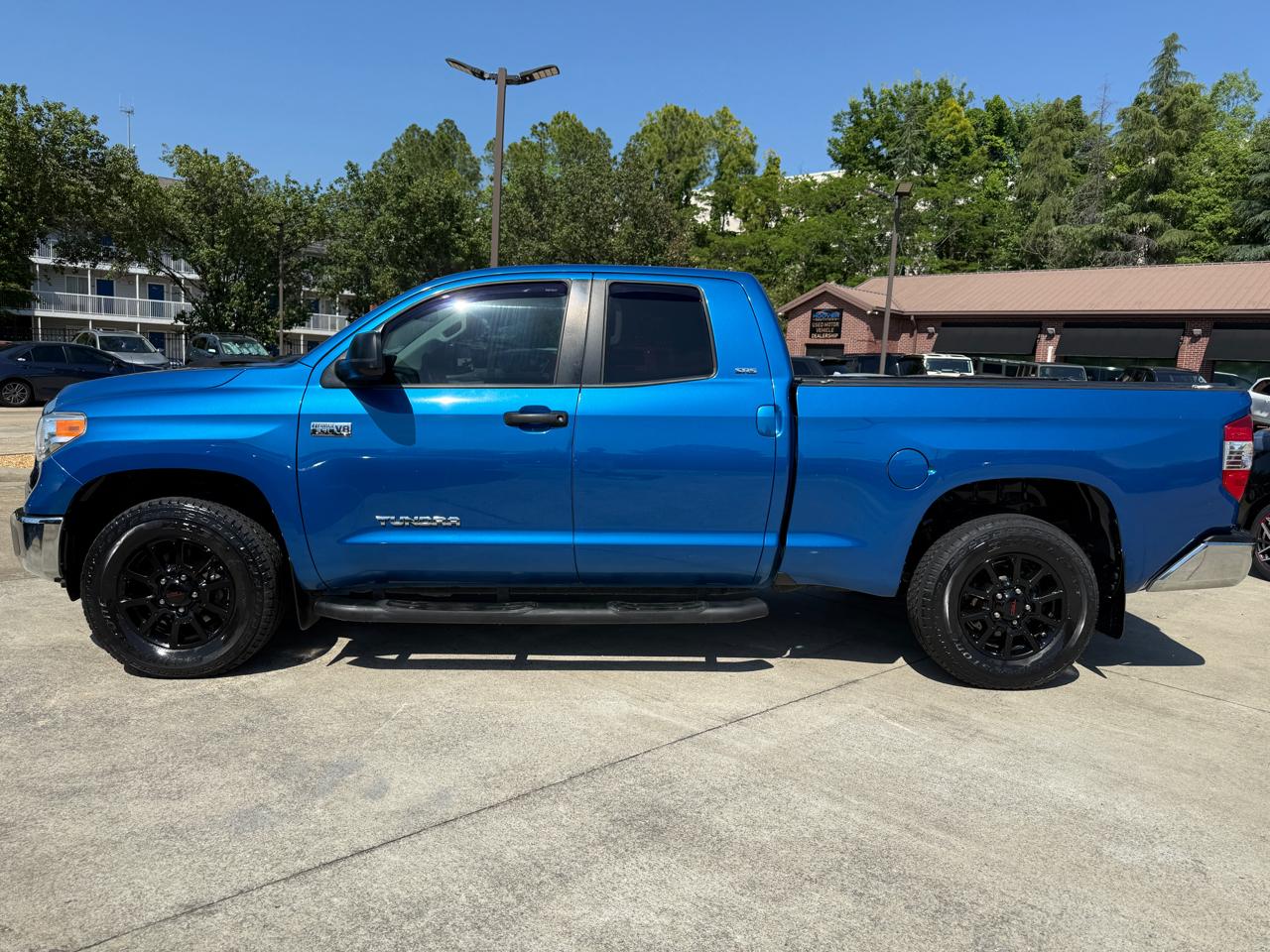 Toyota Tundra SR5 5.7L V8 FFV Double Cab 4WD 2017