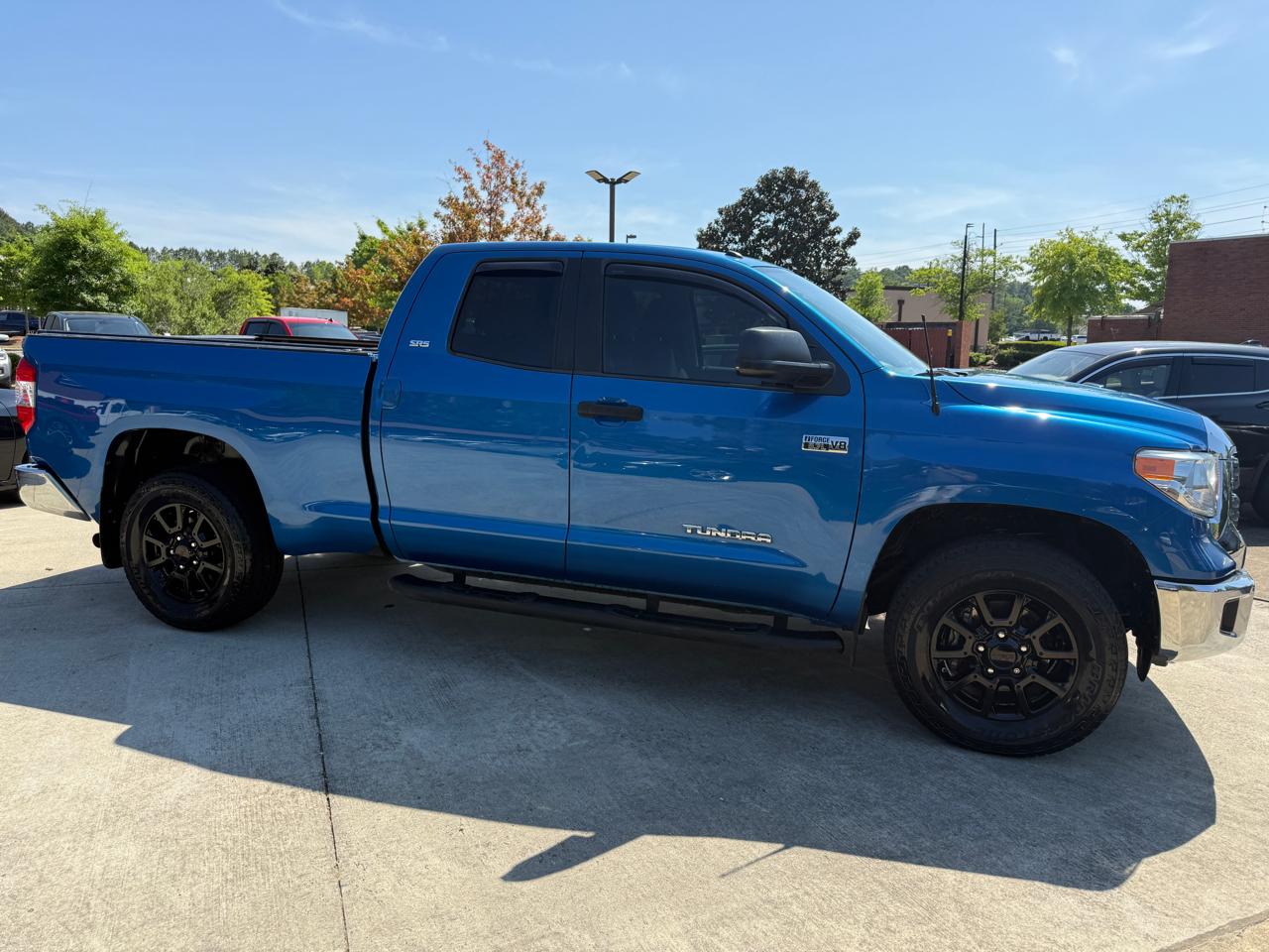 Toyota Tundra SR5 5.7L V8 FFV Double Cab 4WD 2017