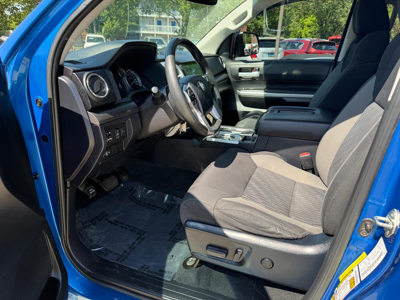 Toyota Tundra SR5 5.7L V8 FFV Double Cab 4WD 2017
