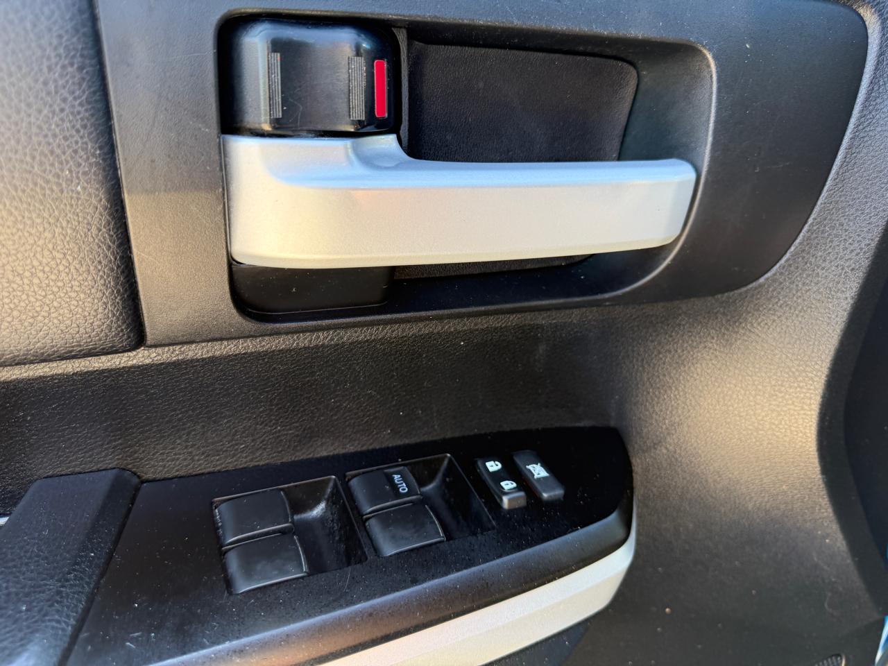 Toyota Tundra SR5 5.7L V8 FFV Double Cab 4WD 2017