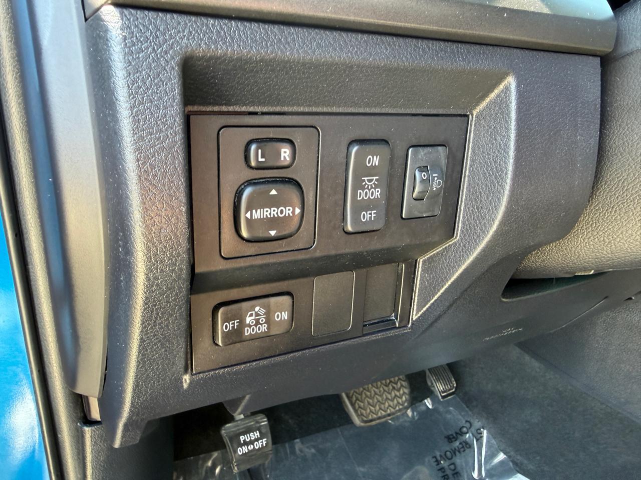 Toyota Tundra SR5 5.7L V8 FFV Double Cab 4WD 2017