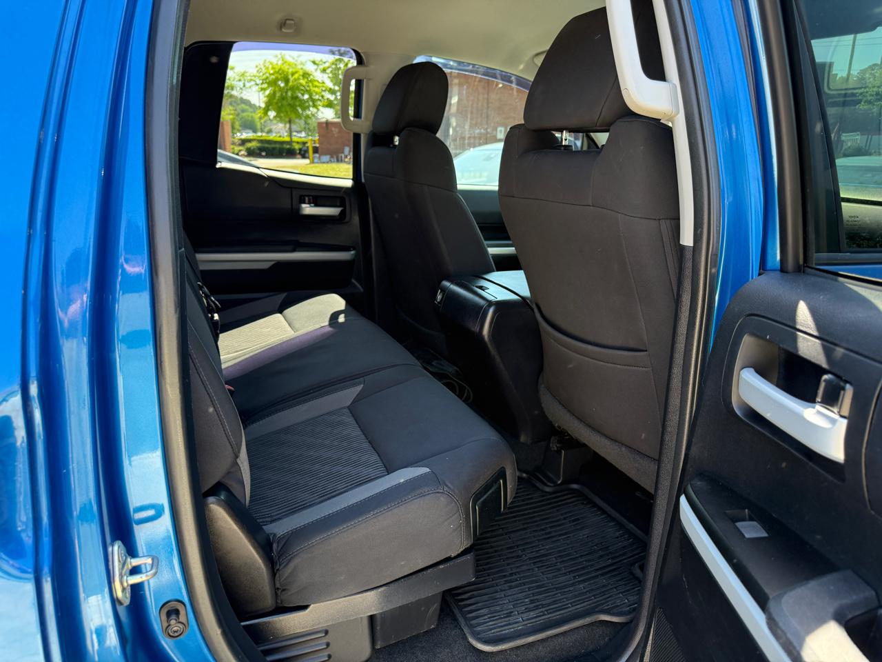 Toyota Tundra SR5 5.7L V8 FFV Double Cab 4WD 2017