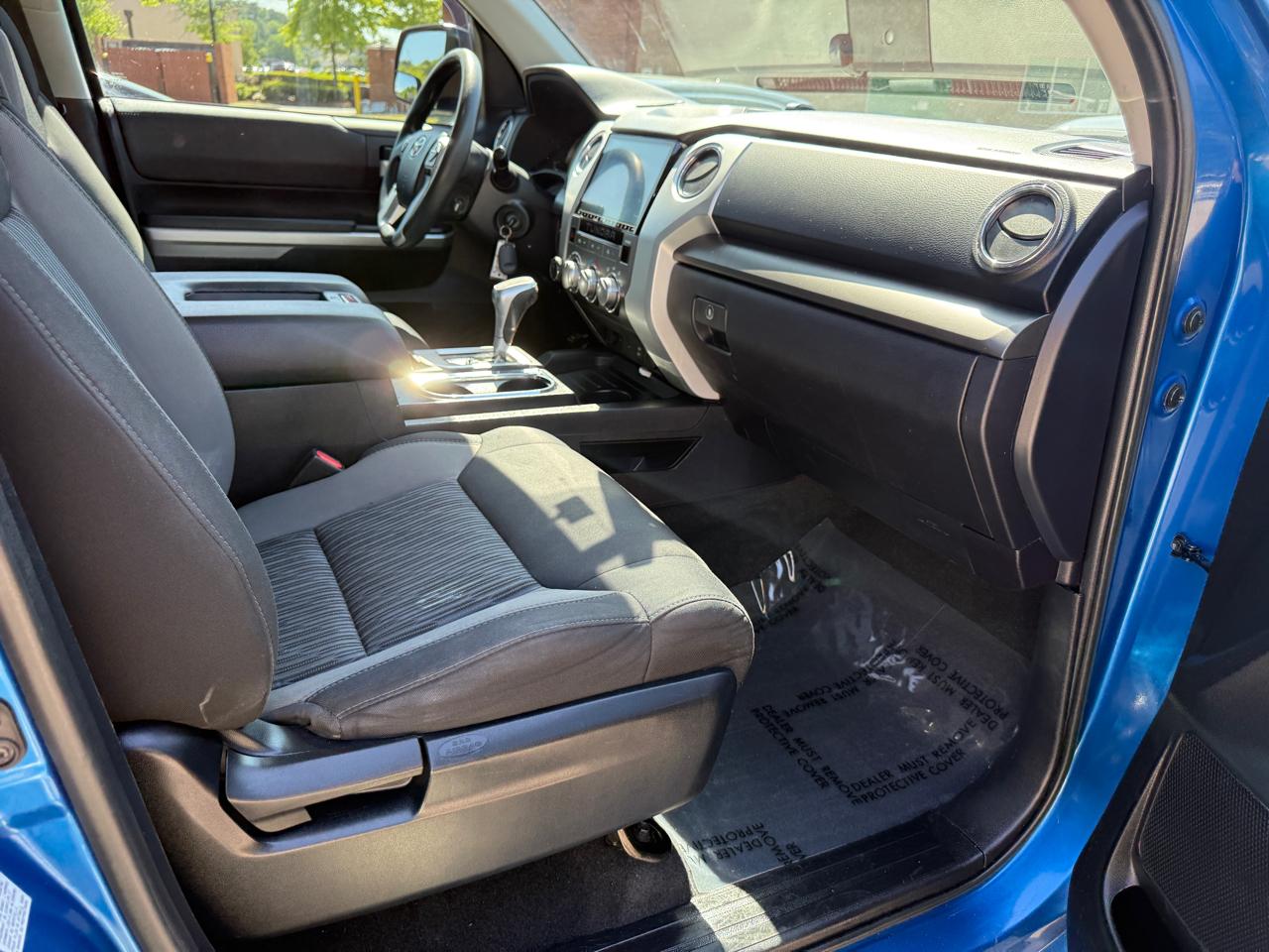 Toyota Tundra SR5 5.7L V8 FFV Double Cab 4WD 2017