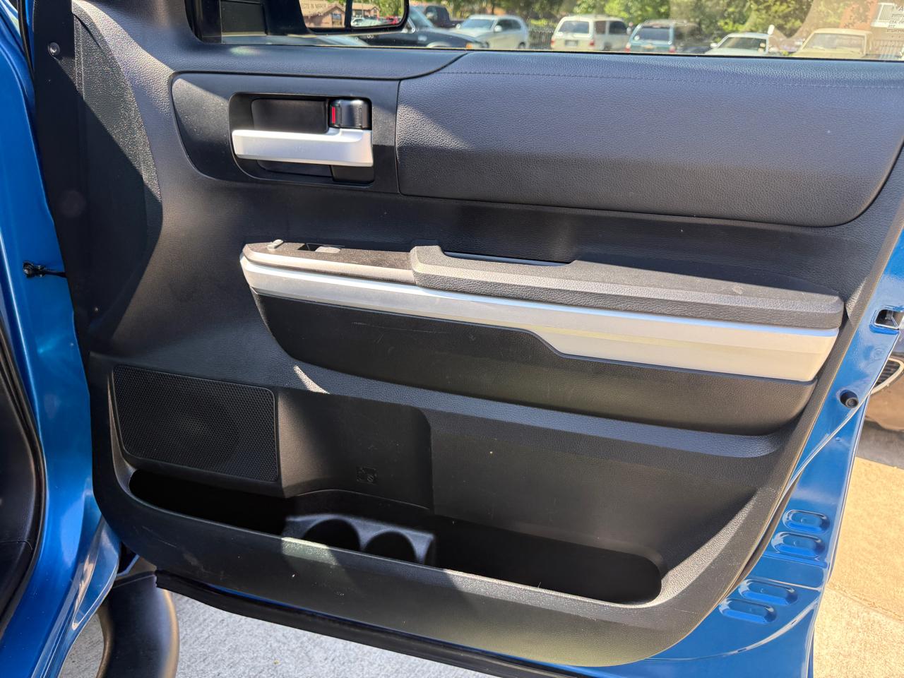 Toyota Tundra SR5 5.7L V8 FFV Double Cab 4WD 2017