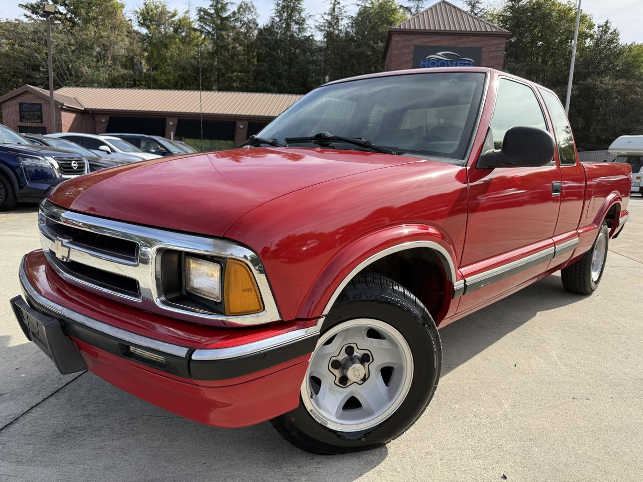 1995 Chevrolet S10 Pickup LS Ext. Cab Short Bed 2WD