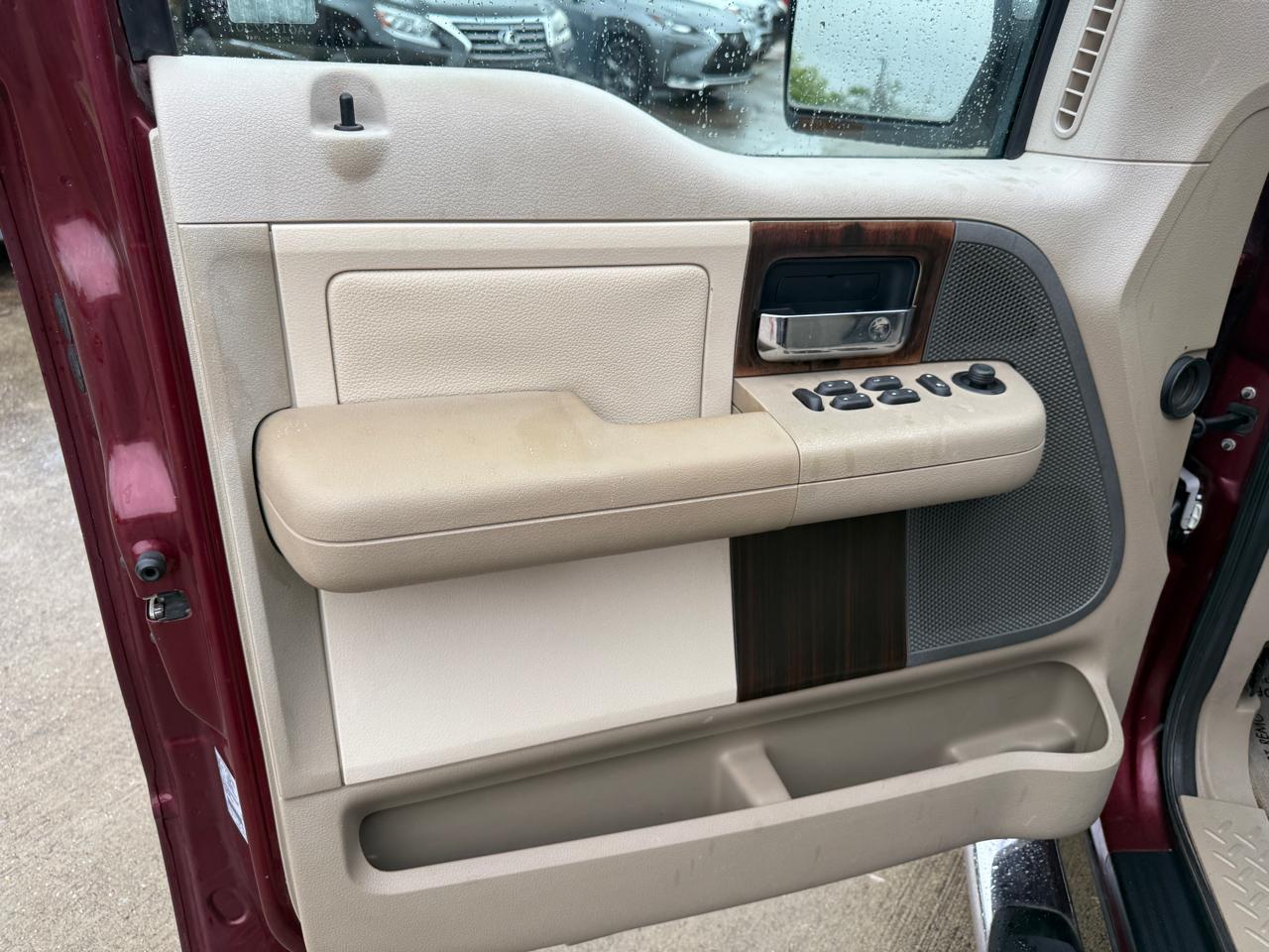 Lincoln Mark LT 2WD 2006