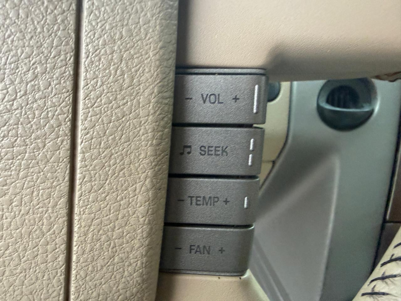 Lincoln Mark LT 2WD 2006