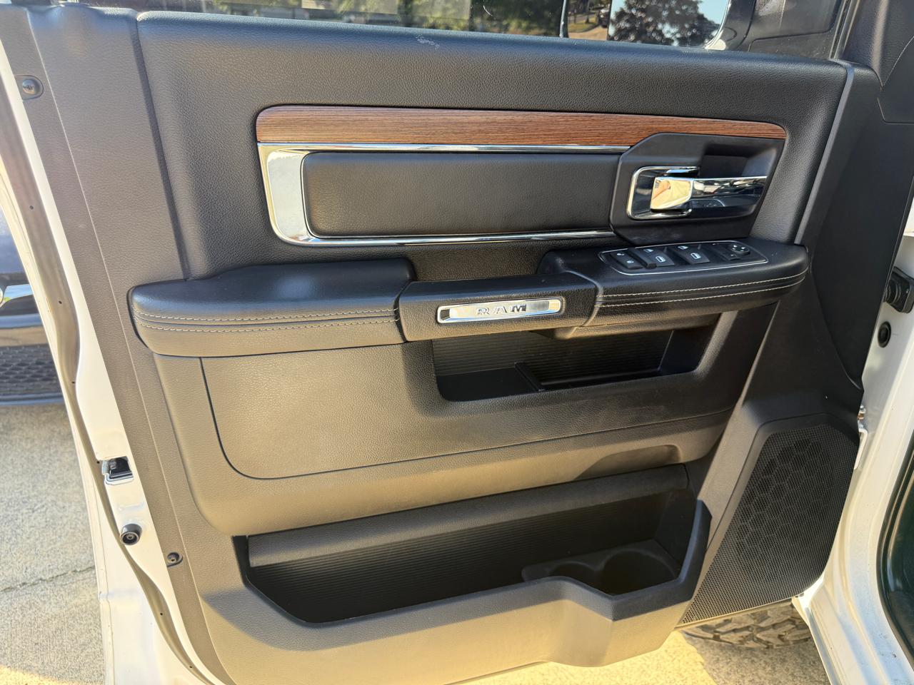 RAM 3500 Laramie Mega Cab 2WD DRW 2016