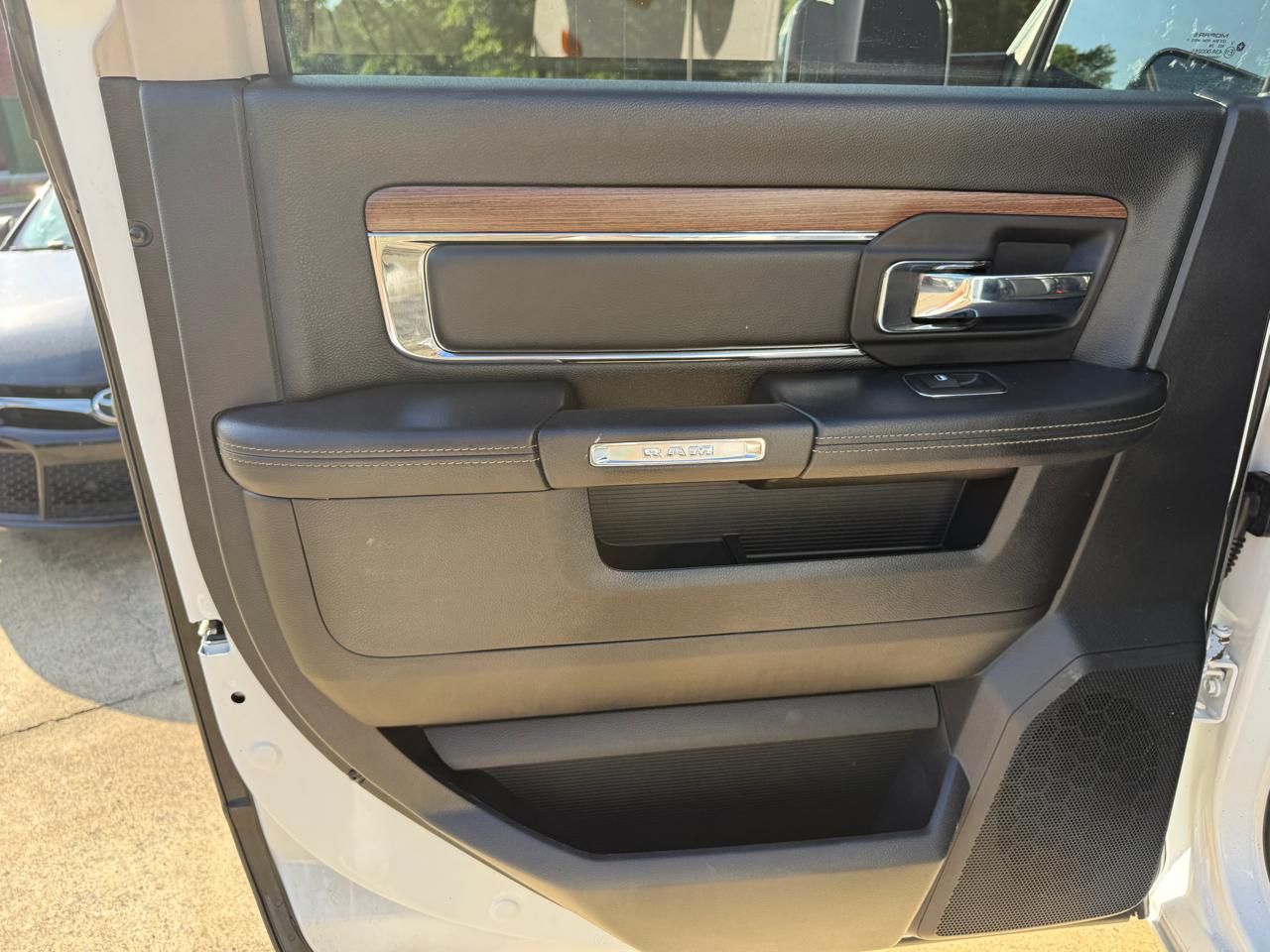 RAM 3500 Laramie Mega Cab 2WD DRW 2016