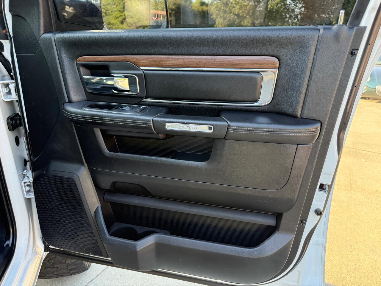 RAM 3500 Laramie Mega Cab 2WD DRW 2016