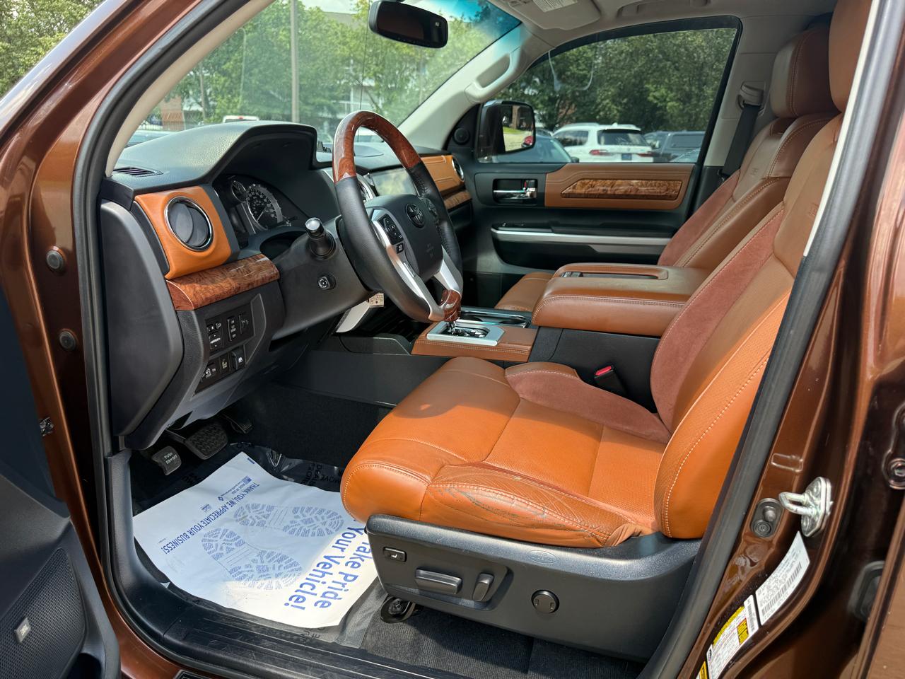 Toyota Tundra Platinum CrewMax 5.7L FFV 4WD 2015