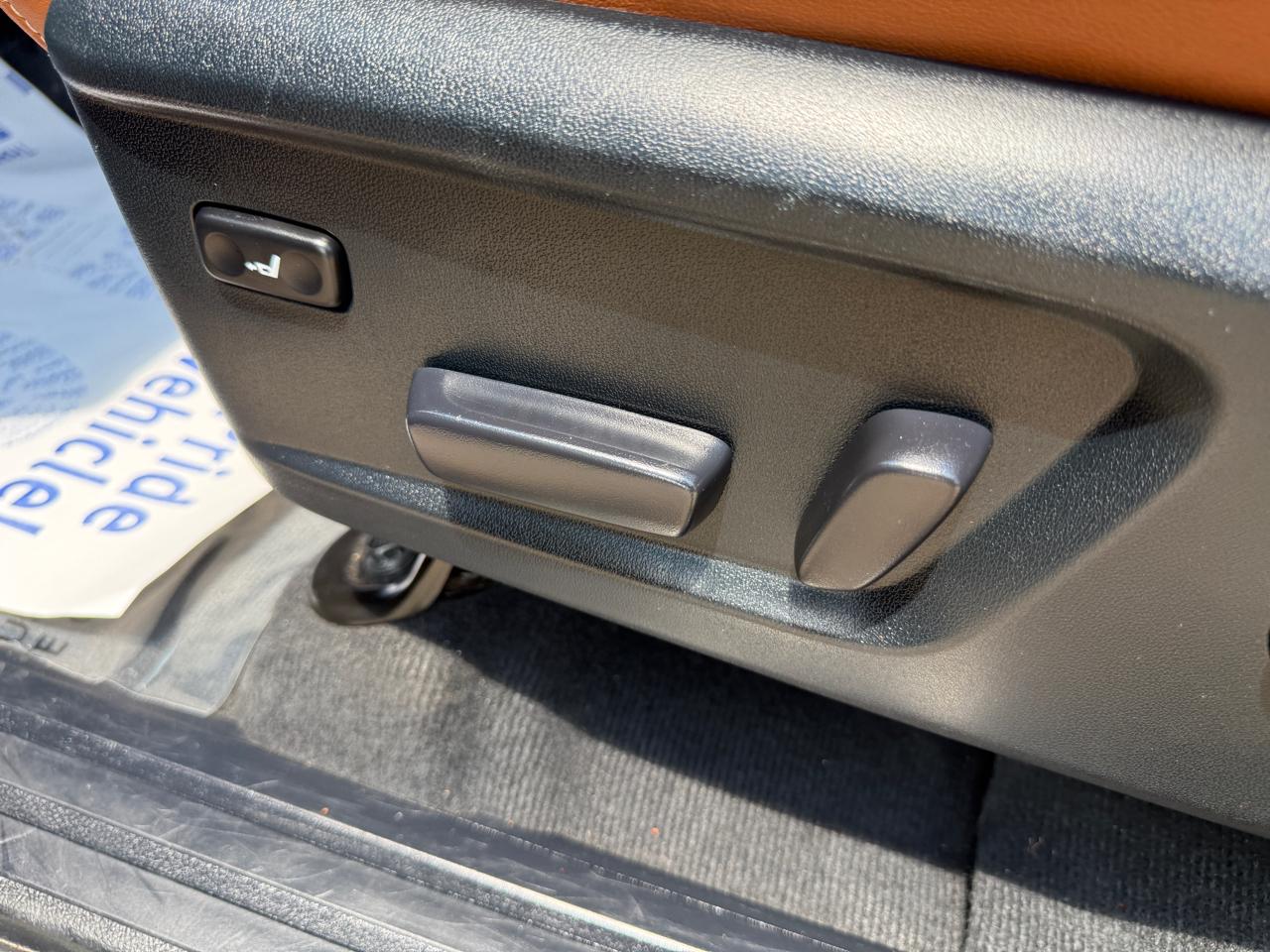 Toyota Tundra Platinum CrewMax 5.7L FFV 4WD 2015