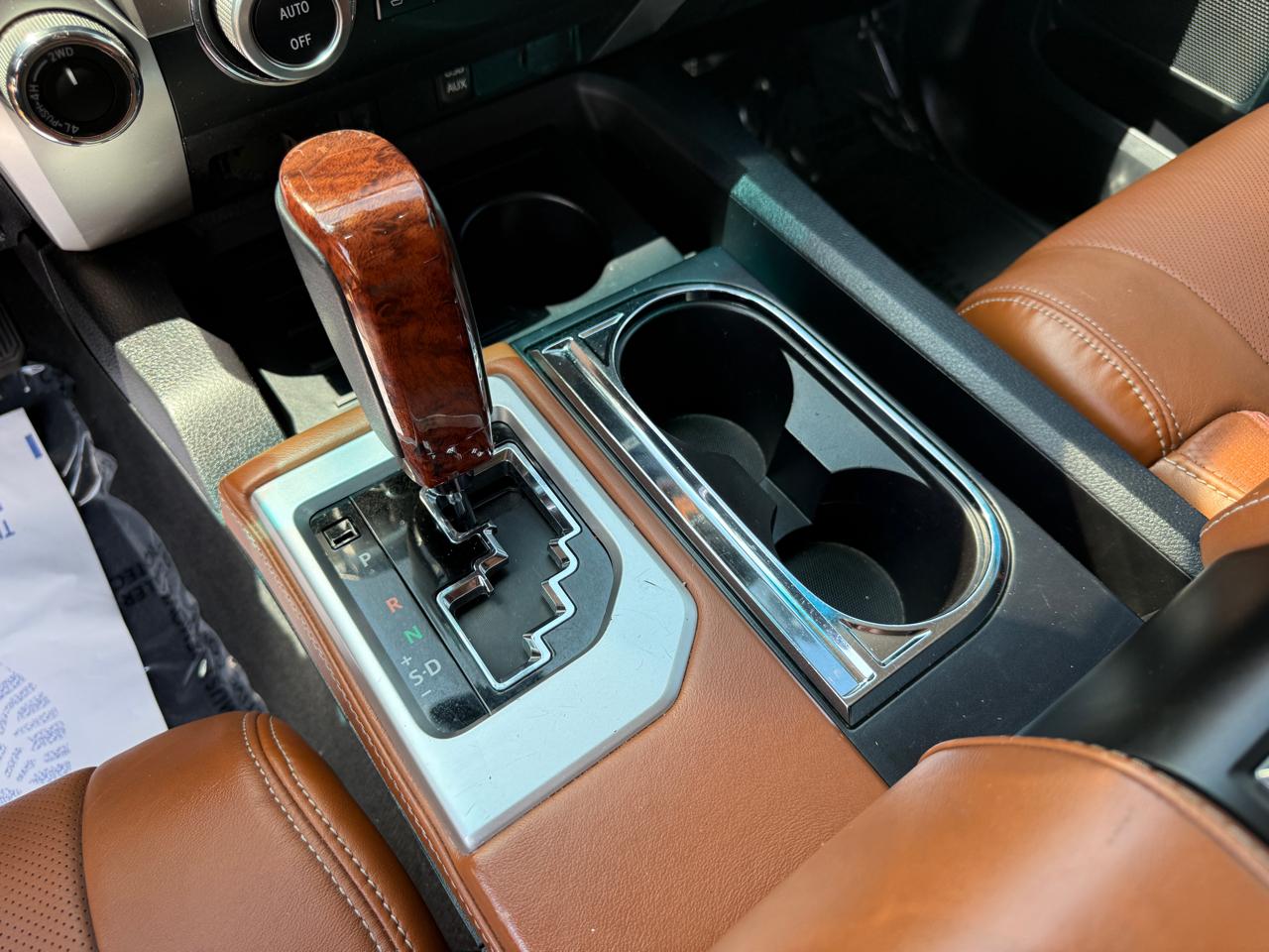Toyota Tundra Platinum CrewMax 5.7L FFV 4WD 2015