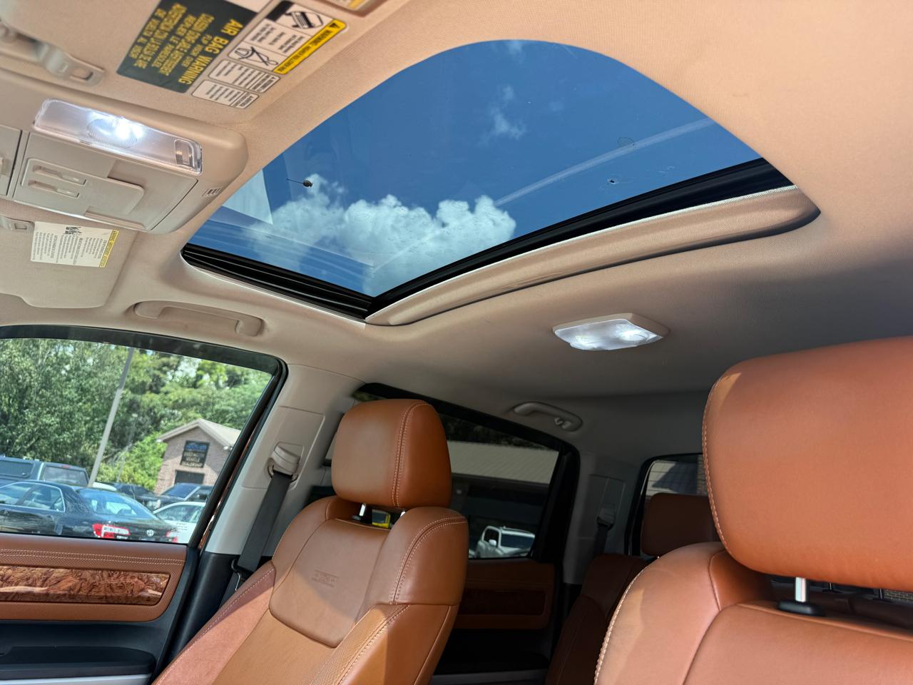 Toyota Tundra Platinum CrewMax 5.7L FFV 4WD 2015