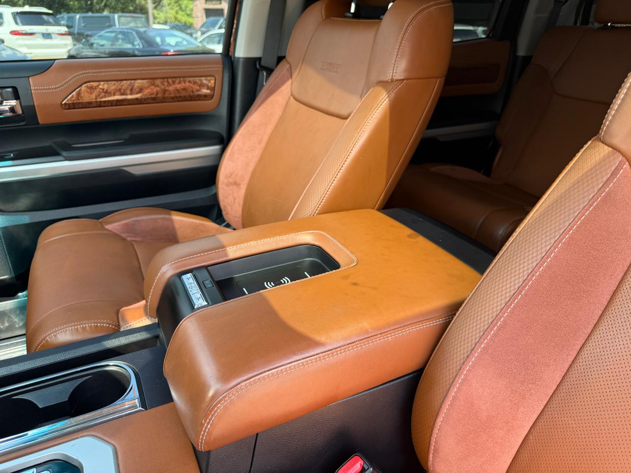 Toyota Tundra Platinum CrewMax 5.7L FFV 4WD 2015