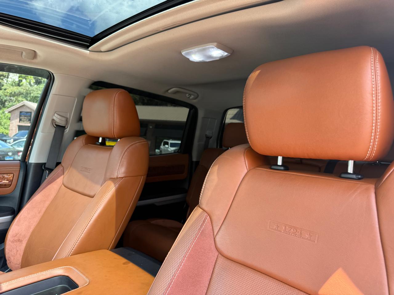 Toyota Tundra Platinum CrewMax 5.7L FFV 4WD 2015